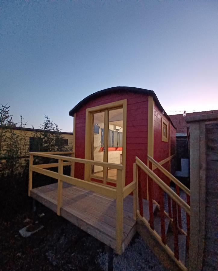 Roulotte Et Sauna De Tonton Bouvy Au Domaine Du Reuze Winnezeele Exterior photo