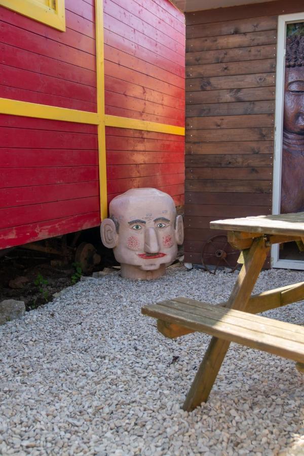 Roulotte Et Sauna De Tonton Bouvy Au Domaine Du Reuze Winnezeele Exterior photo